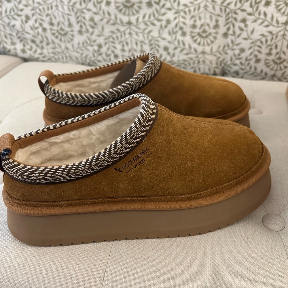 Koolaburra Women's Tan Suede Shoes